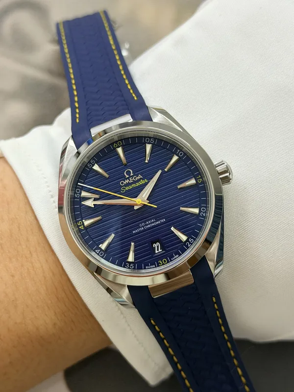 VSF Aqua Terra 41 mm, blue teak-pattern dial, yellow seconds hand, blue rubber strap, on the wrist