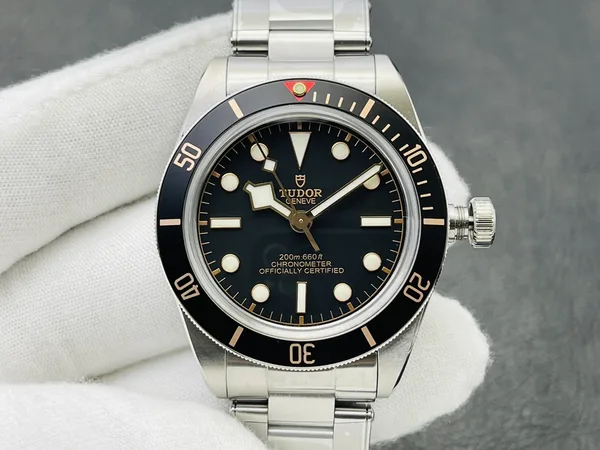 ZF Black Bay 58 79030N, black dial, steel bracelet, angled view