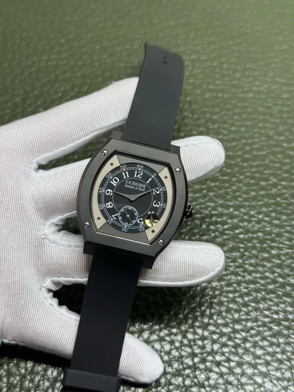 Élégante 48 mm replica, black rubber strap, black case