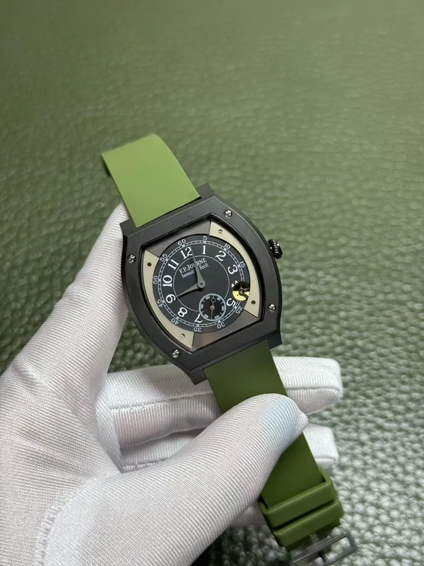 Élégante 48 mm replica, olive green rubber strap, black case