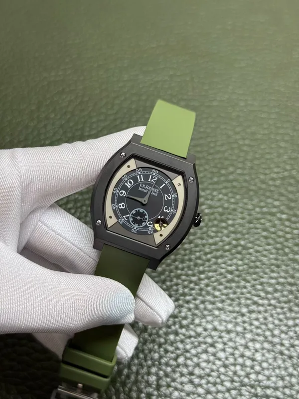 Élégante 48 mm replica, olive green rubber strap, black case