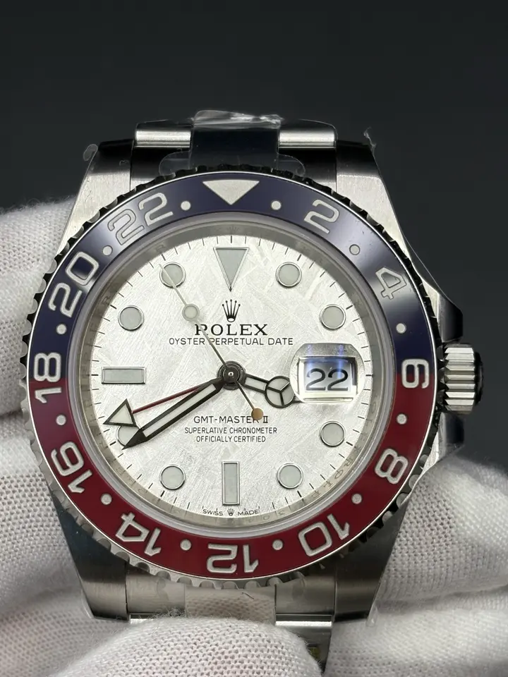 GMT Master II 126719BLRO Superman, QC photograph 2