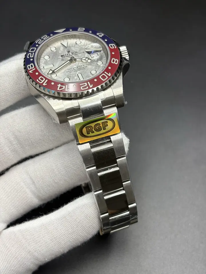 GMT Master II 126719BLRO Superman, QC photograph 10
