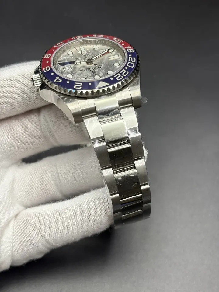 GMT Master II 126719BLRO Superman, QC photograph 11