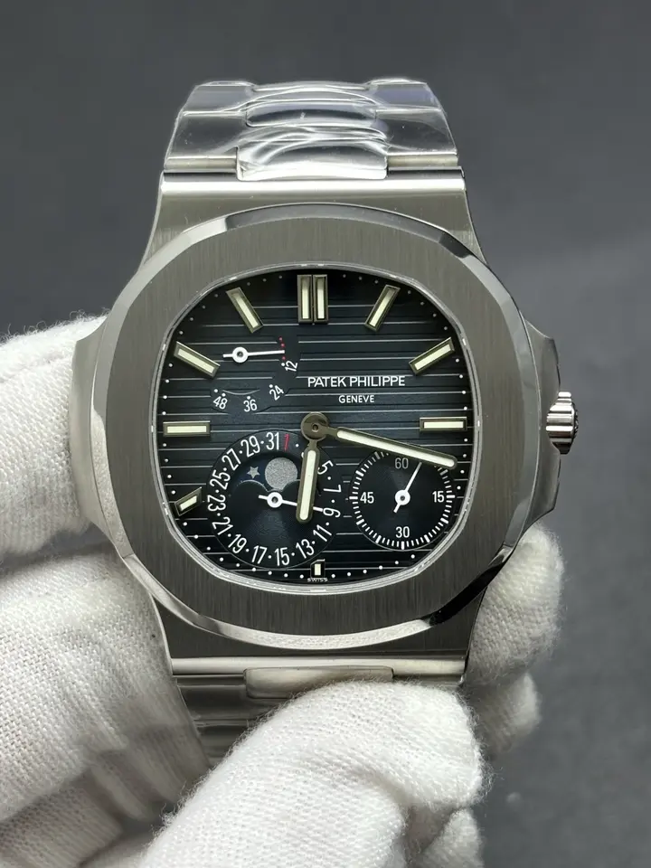 Nautilus 5712, QC photograph 1