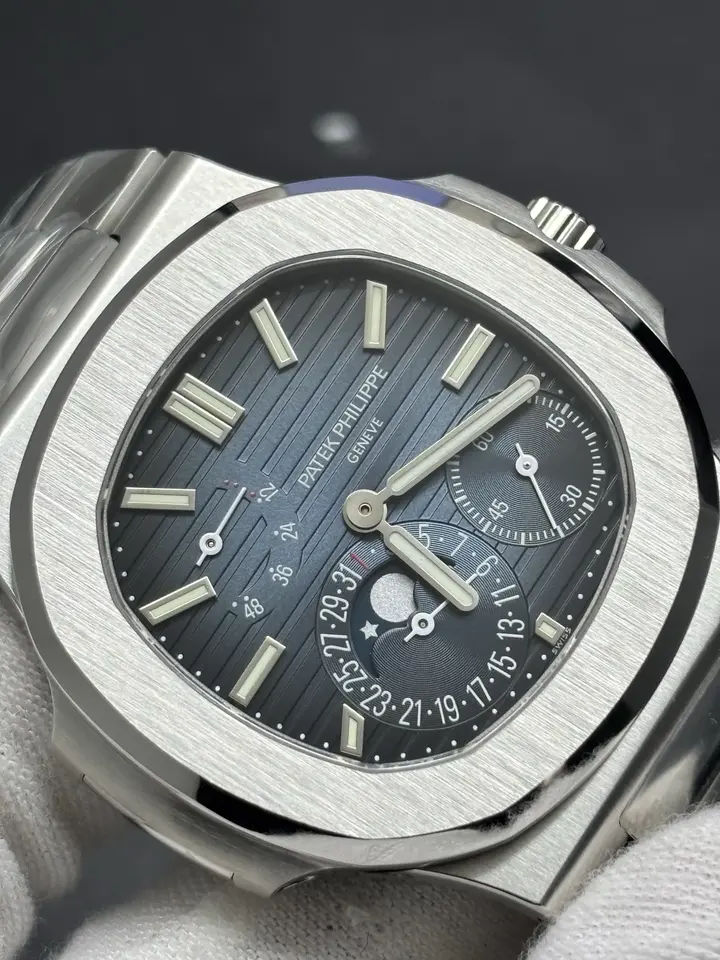 Nautilus 5712, QC photograph 4