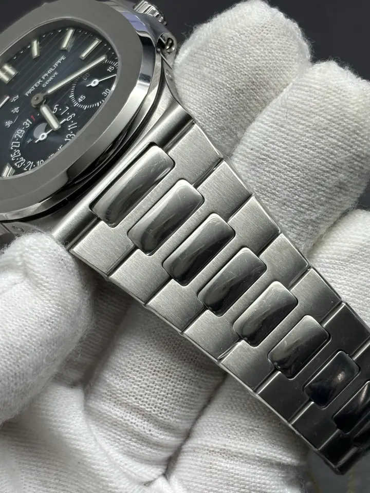 Nautilus 5712, QC photograph 10