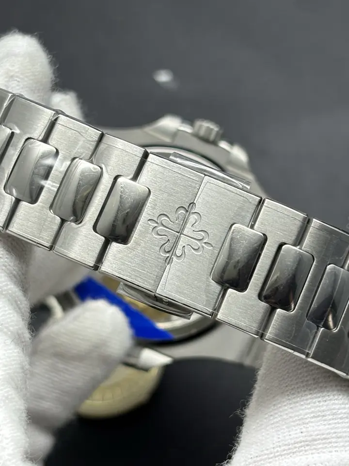 Nautilus 5712, QC photograph 12