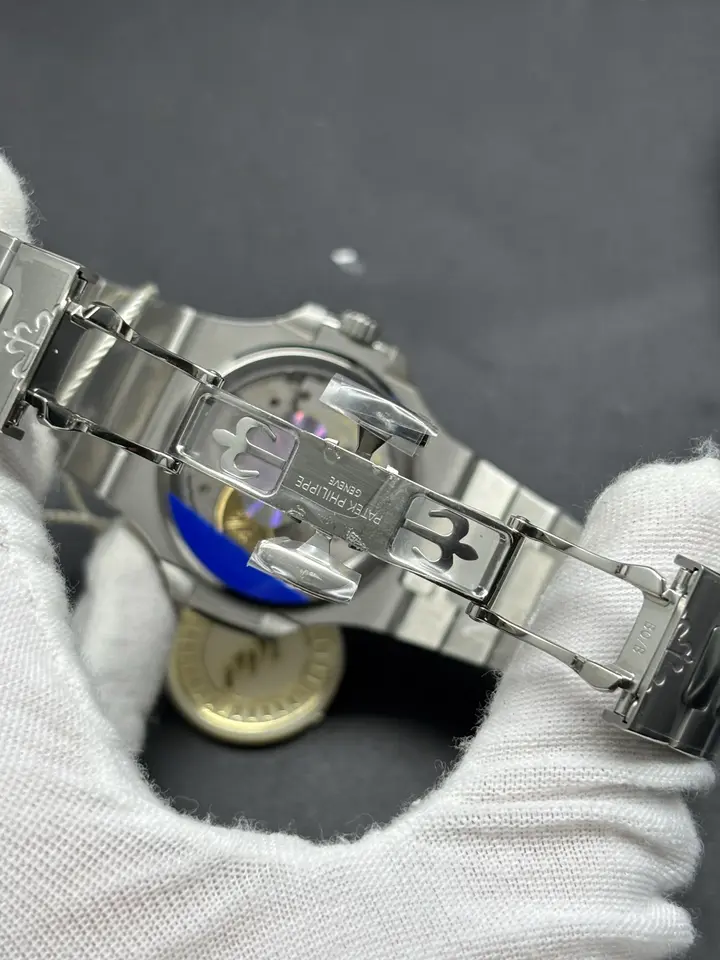 Nautilus 5712, QC photograph 13