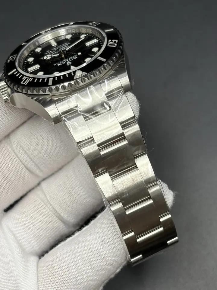Submariner 124060 No Date, QC photograph 10