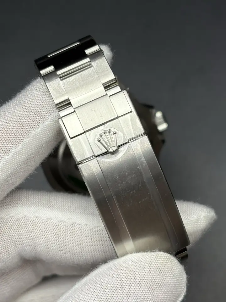 Submariner 124060 No Date, QC photograph 11