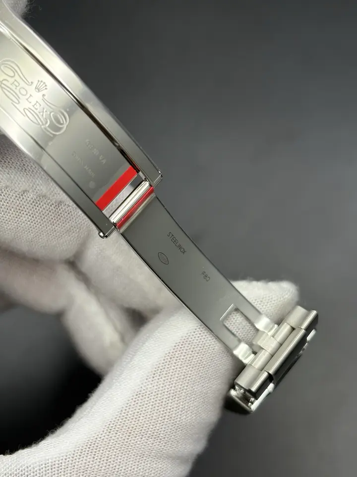 Submariner 124060 No Date, QC photograph 13