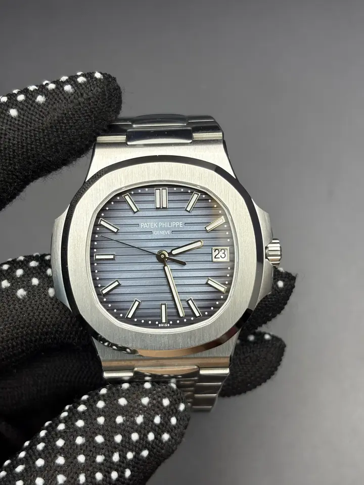 Nautilus 5711, QC photograph 1