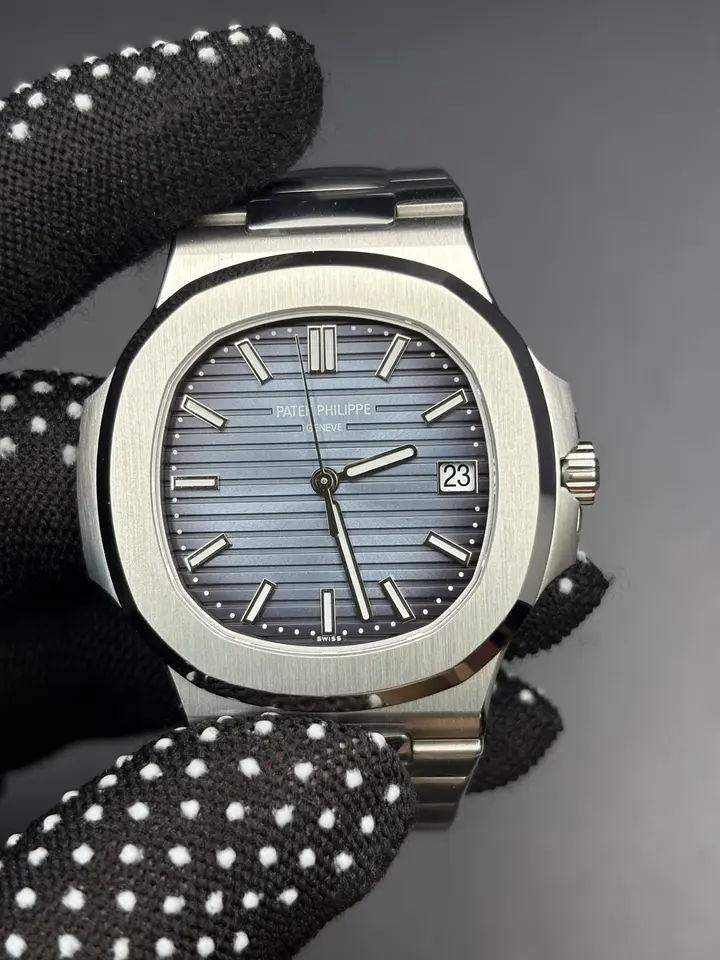 Nautilus 5711, QC photograph 2