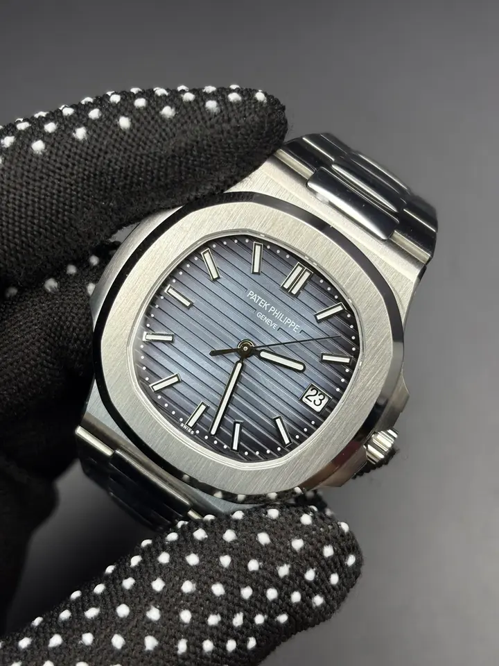 Nautilus 5711, QC photograph 3