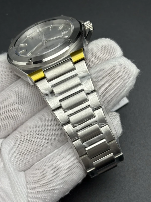 Steel bracelet, outside
