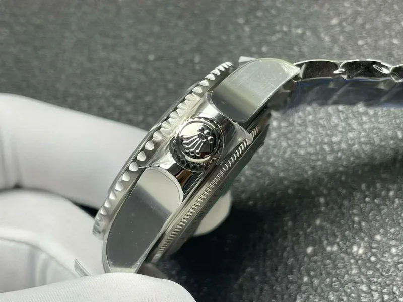 Crown-side case profile with the screw-down crown and stepped case band