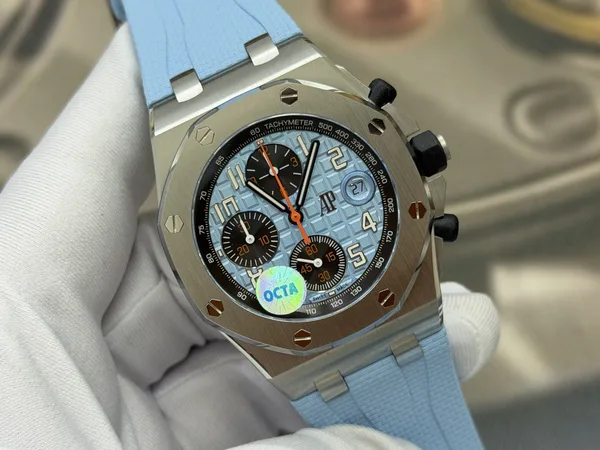 OCTA Royal Oak Offshore 26238, light blue dial, steel case, angled dial view