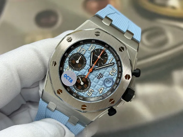 OCTA Royal Oak Offshore 26238, light blue dial, steel case, dial, tilted