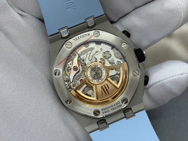 OCTA Royal Oak Offshore 26238, light blue dial, steel case, movement close-up