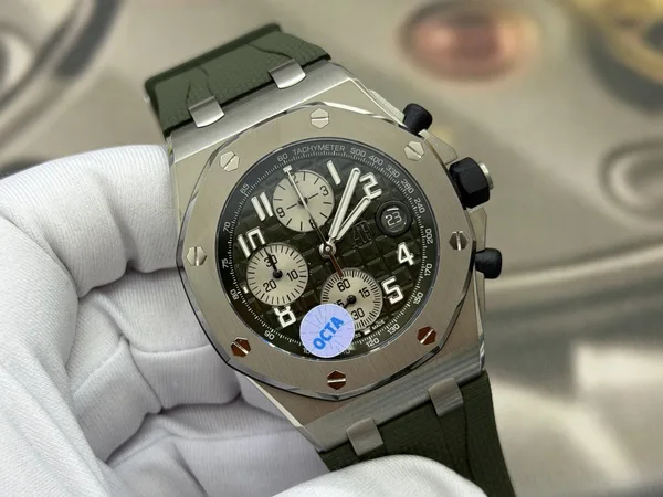 OCTA Royal Oak Offshore 26238, green dial, titanium case, angled dial view