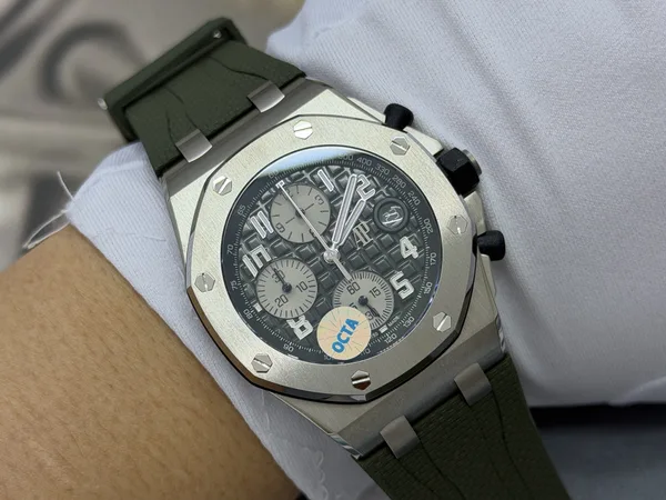 OCTA Royal Oak Offshore 26238, green dial, titanium case, on the wrist