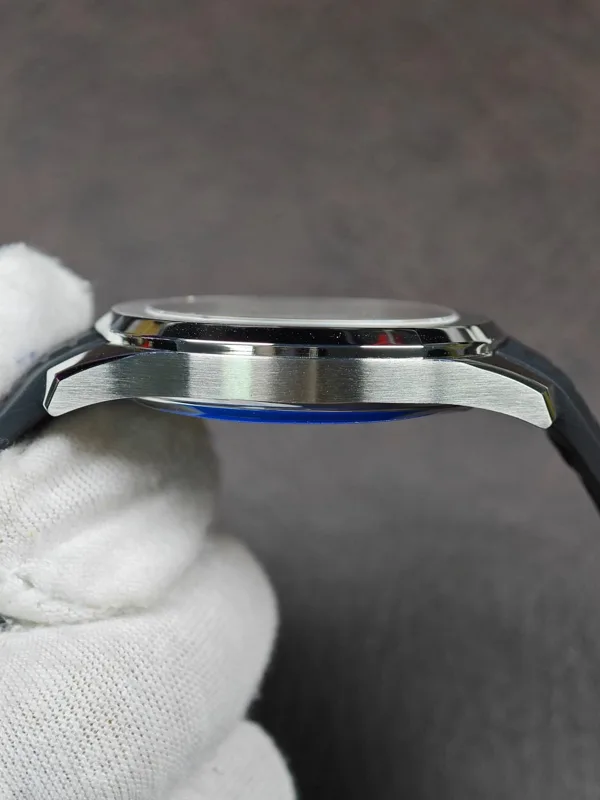 Case profile opposite the crown, showing the slim case band