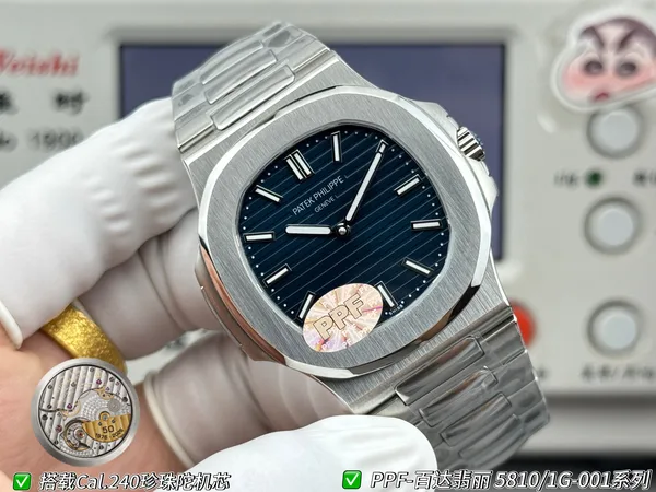 PPF Nautilus 5810/1G-001, blue dial, bracelet, dial view, tilted
