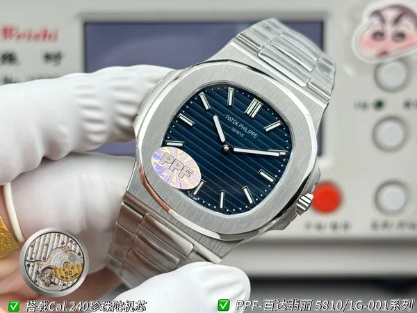 PPF Nautilus 5810/1G-001, blue dial, bracelet, dial view, side angle
