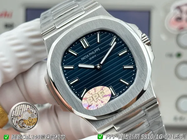 PPF Nautilus 5810/1G-001, blue dial, bracelet, dial close-up