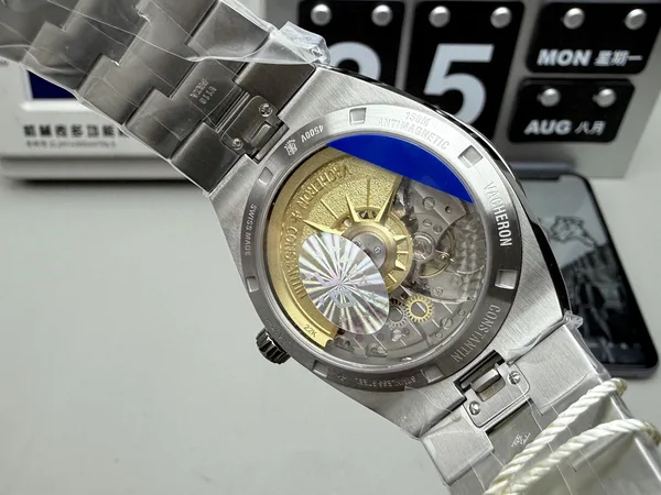 PPF Overseas 4500V, black dial, steel bracelet, display caseback and movement