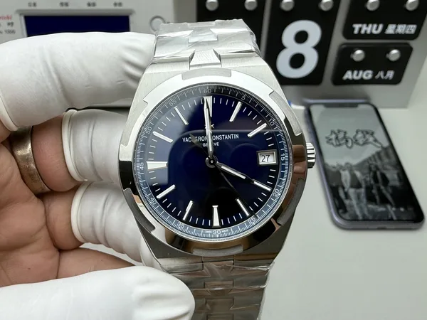 PPF Overseas 4500V, blue dial, steel bracelet