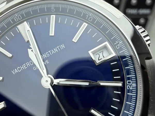 PPF Overseas 4500V, blue dial, steel bracelet, dial close-up