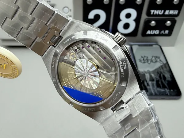 PPF Overseas 4500V, blue dial, steel bracelet, display caseback and movement