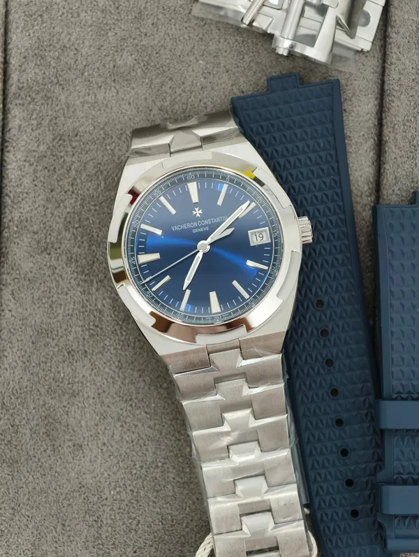 PPF Overseas 4500V, blue dial, dial close-up