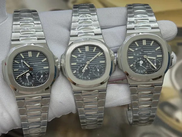 UMI Nautilus 5712/1A, blue-grey dial, steel bracelet, three examples side by side