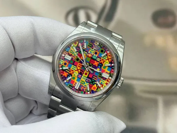 VSF Oyster Perpetual 36 126000, multicolour letter-mosaic dial, steel, dial, angled from the right