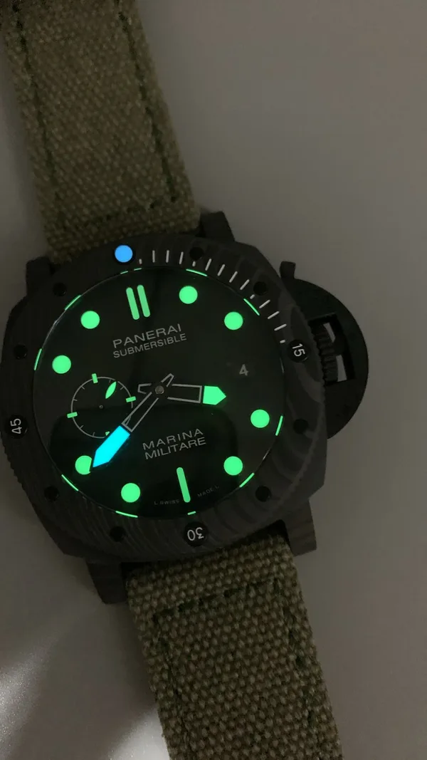 VSF Submersible Marina Militare PAM1698, carbon case, green gradient dial, lume in the dark