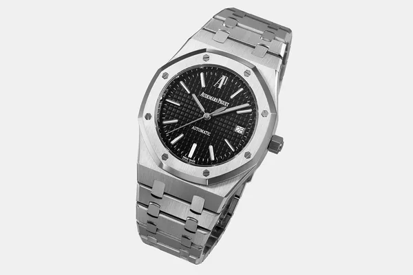 ZF Royal Oak 15300ST, black dial, three-quarter view