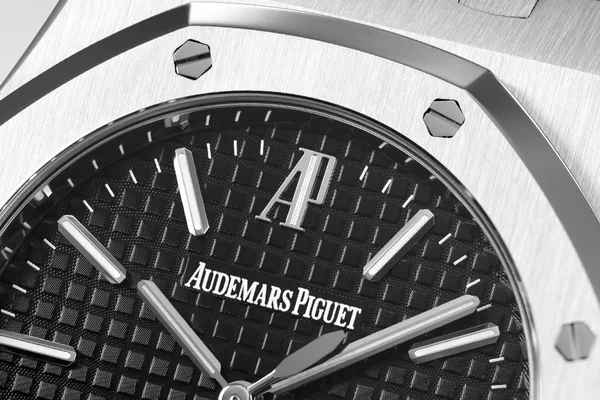 ZF Royal Oak 15300ST, black dial, dial close-up