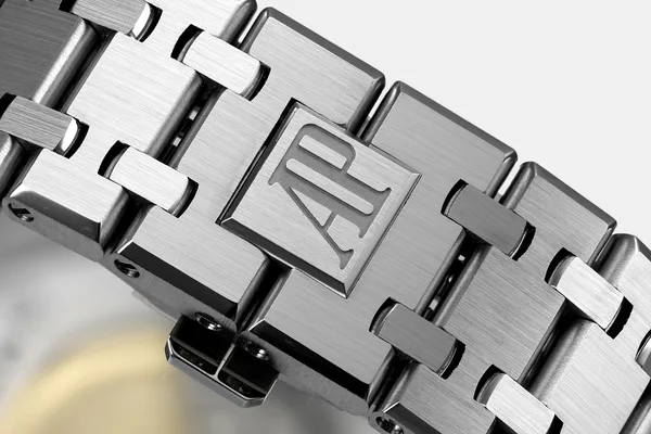 ZF Royal Oak 15300ST, black dial, folding clasp