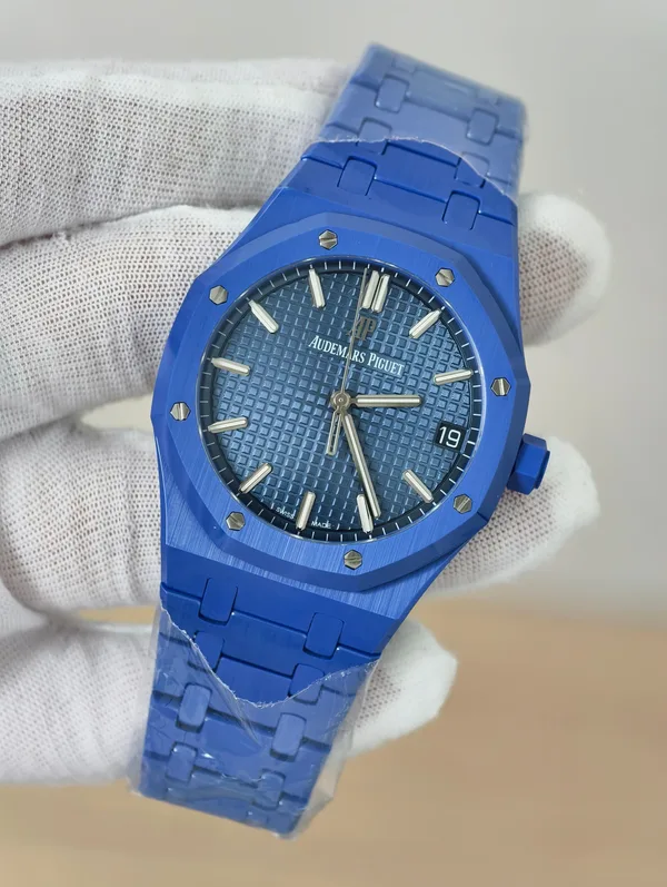 ZF Royal Oak 15500 Full Ceramic, blue ceramic, blue dial, dial, angled from the right