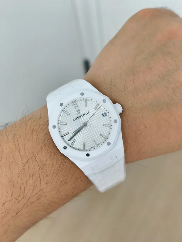 ZF Royal Oak 15500 Full Ceramic, white ceramic, white dial, on the wrist