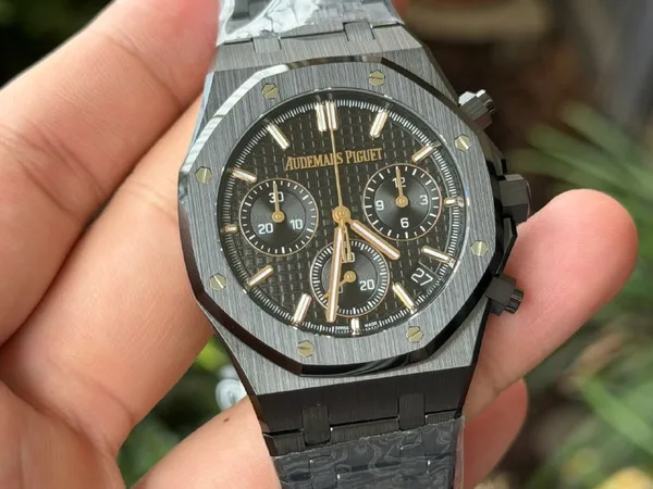 ZF Royal Oak Chronograph 26240CE, black ceramic, black dial, dial, angled from the left