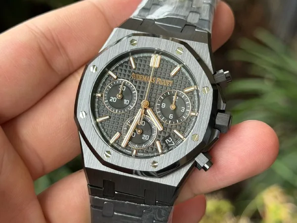 ZF Royal Oak Chronograph 26240CE, black ceramic, black dial, dial, angled from the right
