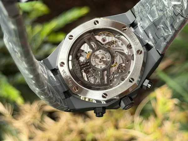 ZF Royal Oak Chronograph 26240CE, black ceramic, black dial, display caseback and movement