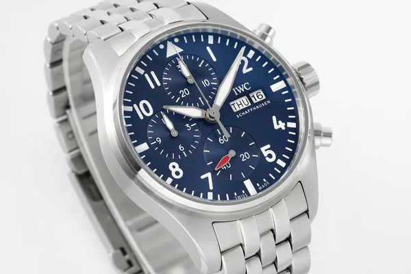 APSF Pilot's Chronograph 41, blue dial, steel bracelet, dial, angled from the right
