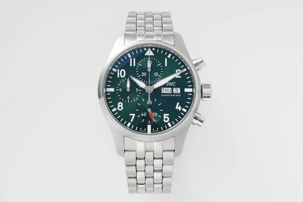 APSF Pilot's Chronograph 41, green dial, steel bracelet, front view