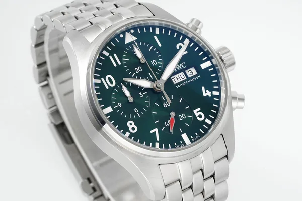 APSF Pilot's Chronograph 41, green dial, steel bracelet, dial, angled from the left