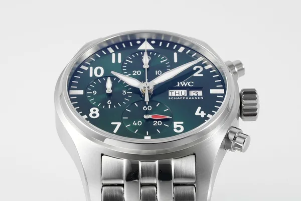 APSF Pilot's Chronograph 41, green dial, steel bracelet, dial close-up
